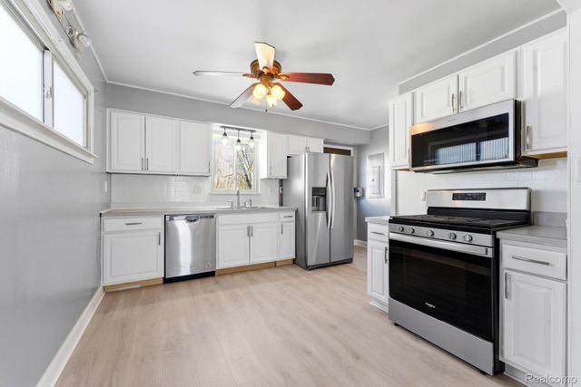 45208 Paris Drive, Belleville, MI 48111