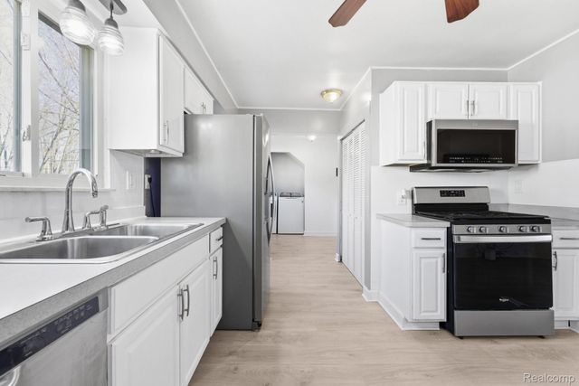 45208 Paris Drive, Belleville, MI 48111