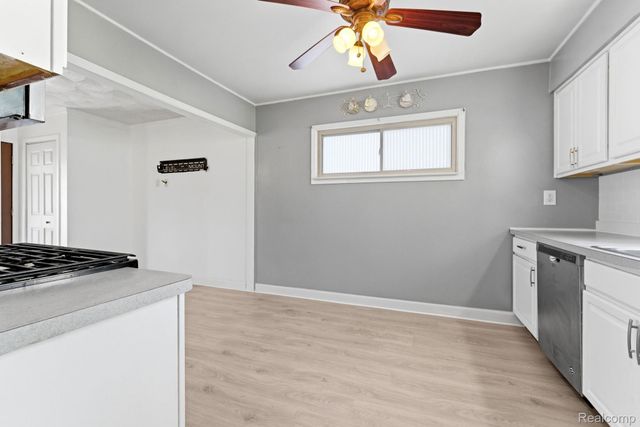 45208 Paris Drive, Belleville, MI 48111