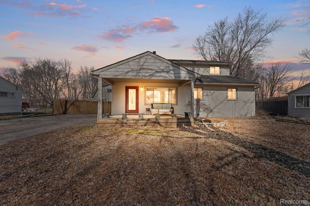 45208 Paris Drive, Belleville, MI 48111