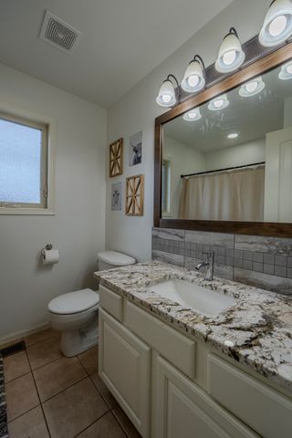 1321 S Ravenwood Ct, Derby, KS 67037