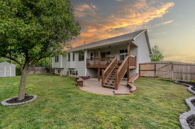 1321 S Ravenwood Ct, Derby, KS 67037