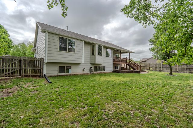 1321 S Ravenwood Ct, Derby, KS 67037