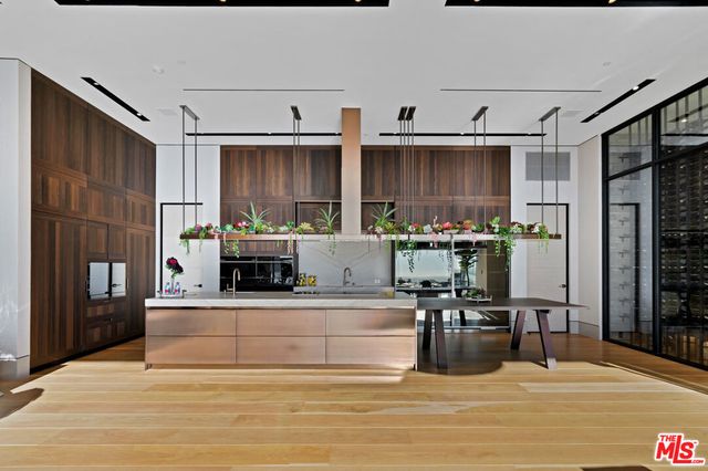 9330 Flicker Way, Los Angeles, CA 90069