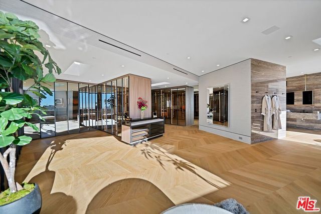 9330 Flicker Way, Los Angeles, CA 90069