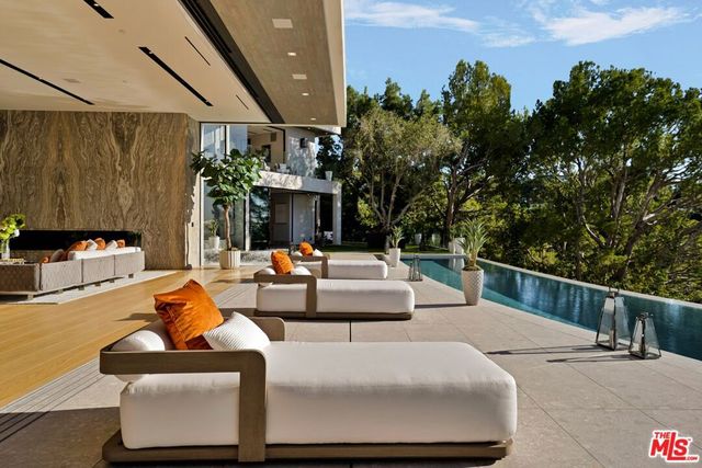 9330 Flicker Way, Los Angeles, CA 90069