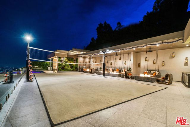 9330 Flicker Way, Los Angeles, CA 90069