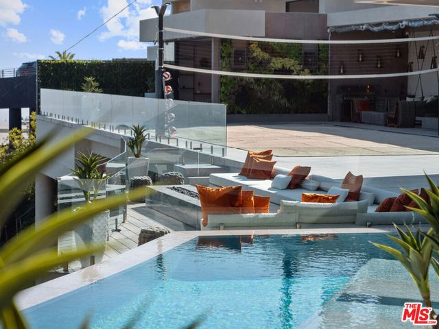 9330 Flicker Way, Los Angeles, CA 90069