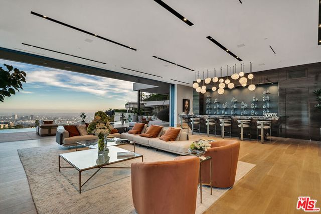 9330 Flicker Way, Los Angeles, CA 90069