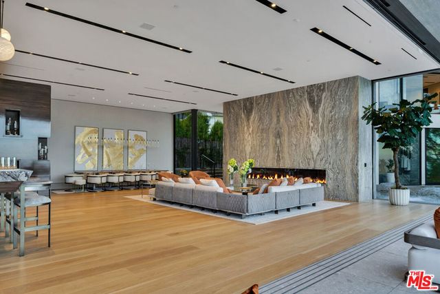 9330 Flicker Way, Los Angeles, CA 90069