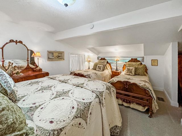 23602 Acacia Ct, Auburn, CA 95602