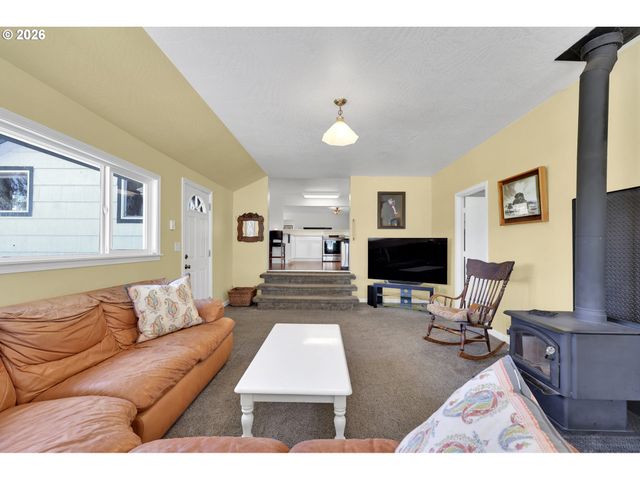 84816 CLOVERDALE Rd, Creswell, OR 97426