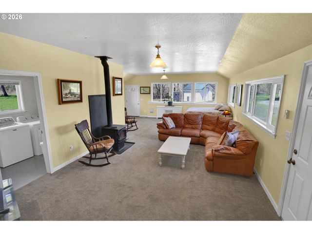 84816 CLOVERDALE Rd, Creswell, OR 97426