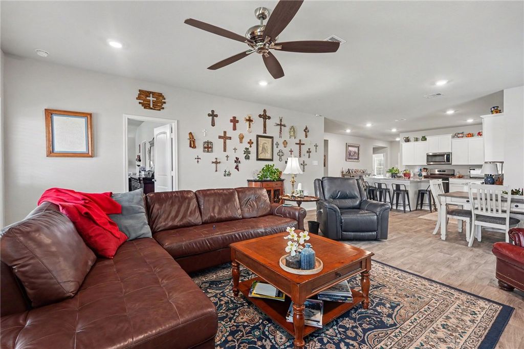 2403 Divot Lane, Navasota, TX 77868 — photo 3