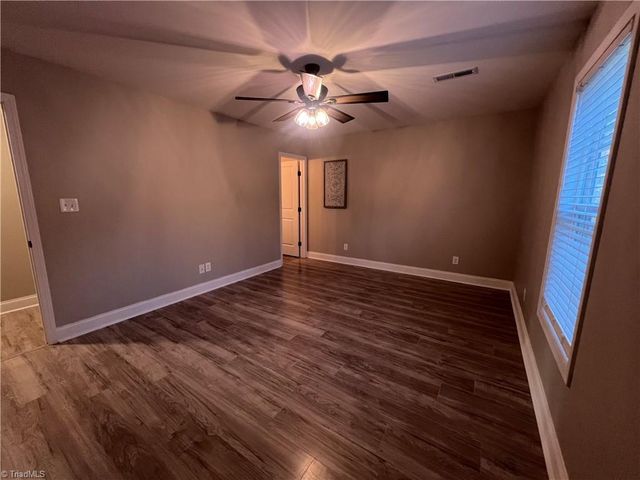 555 Lake Drive 9, Lexington, NC 27292