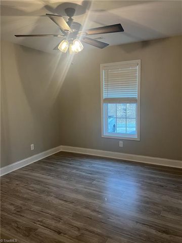 555 Lake Drive 9, Lexington, NC 27292