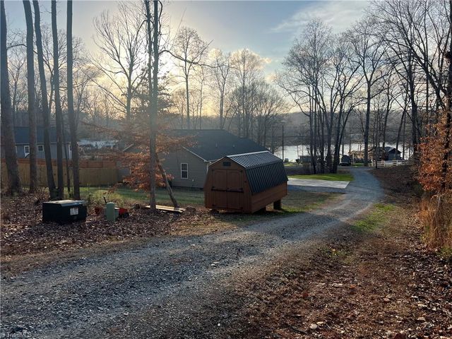 555 Lake Drive 9, Lexington, NC 27292