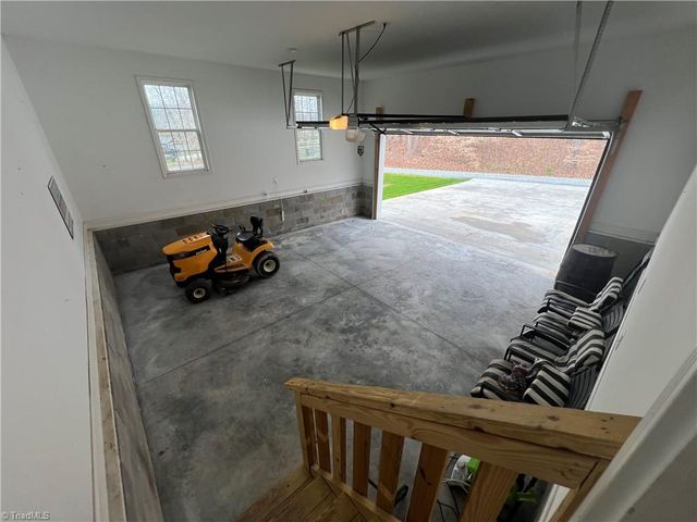 555 Lake Drive 9, Lexington, NC 27292