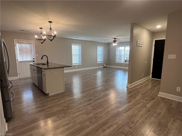 555 Lake Drive 9, Lexington, NC 27292