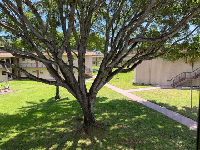 752 Lori Drive 210, Palm Springs, FL 33461