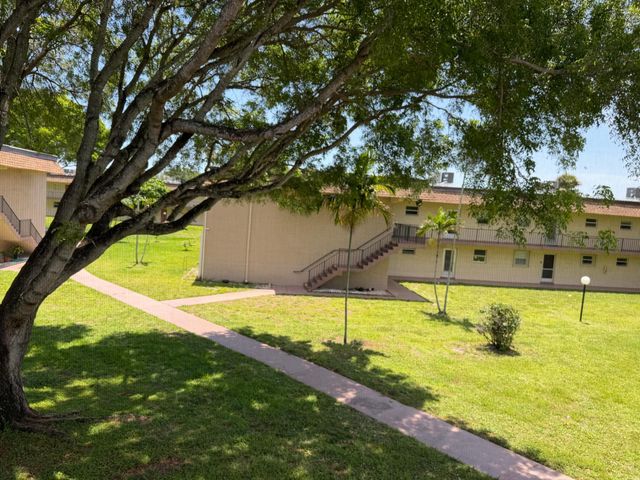 752 Lori Drive 210, Palm Springs, FL 33461