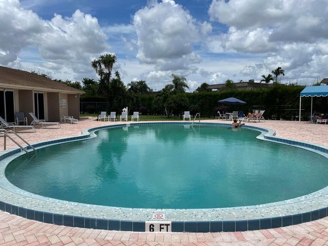 752 Lori Drive 210, Palm Springs, FL 33461