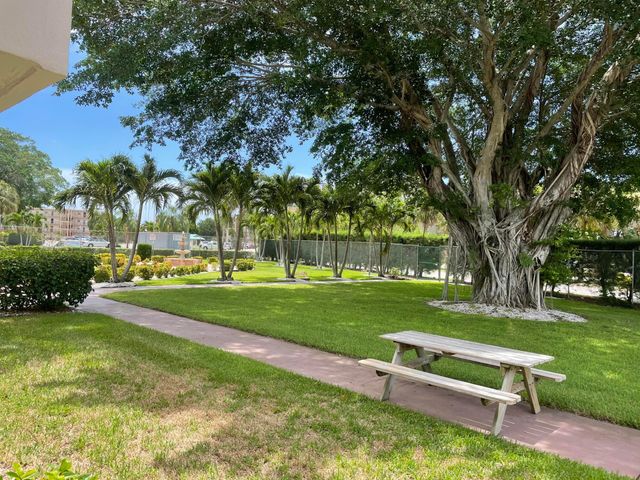 752 Lori Drive 210, Palm Springs, FL 33461