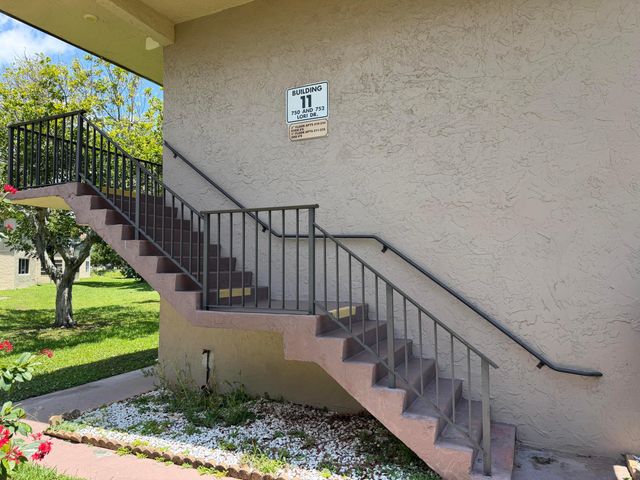 752 Lori Drive 210, Palm Springs, FL 33461