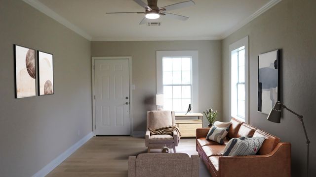 913 W Burton St, Sulphur, LA 70663