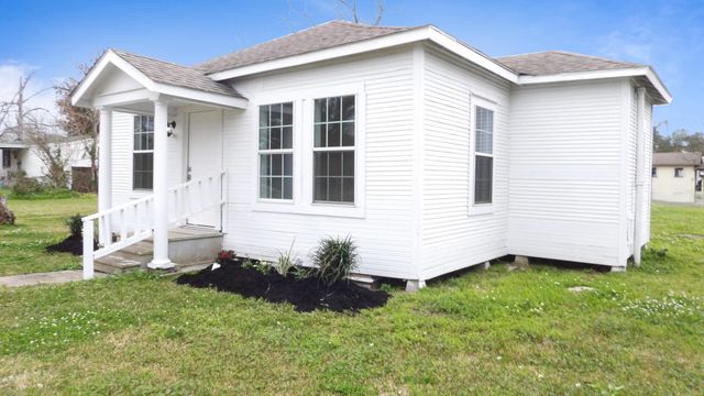 913 W Burton St, Sulphur, LA 70663