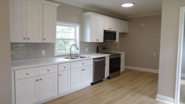 913 W Burton St, Sulphur, LA 70663