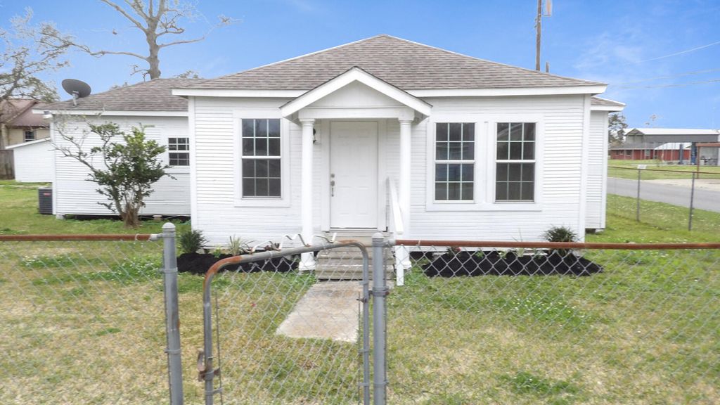 913 W Burton St, Sulphur, LA 70663