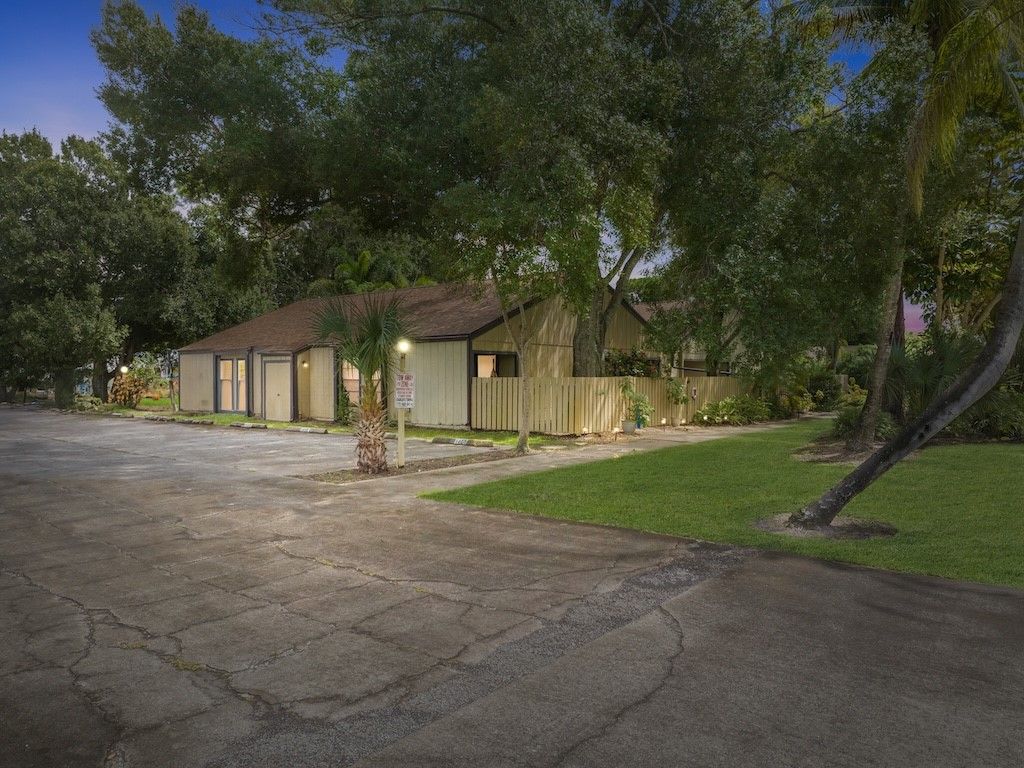 1404 39th Avenue I2, Vero Beach, FL 32960