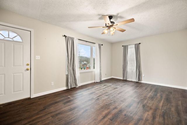 6 Arthur Street, Clay City, KY 40312