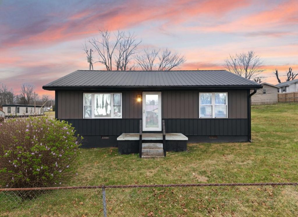 6 Arthur Street, Clay City, KY 40312