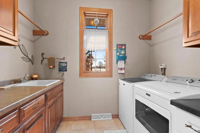 3364 SITKA STREET, Green Bay, WI 54311