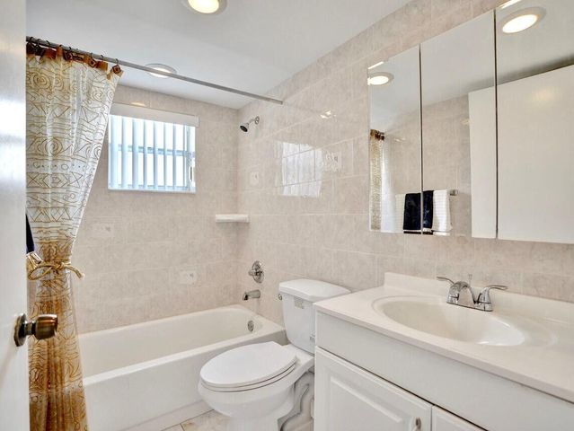 298 Burgundy G, Delray Beach, FL 33484