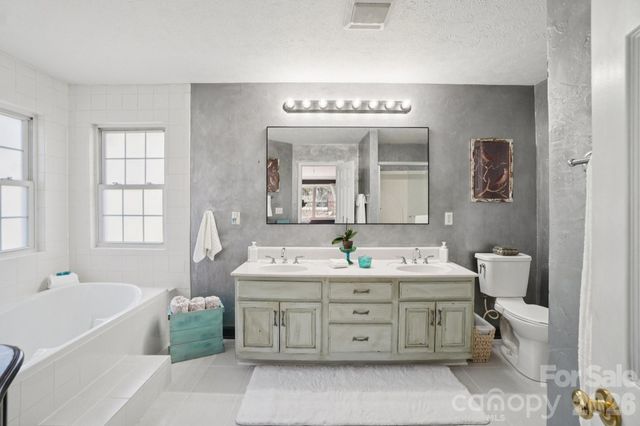 4005 Little River Road, Hendersonville, NC 28739