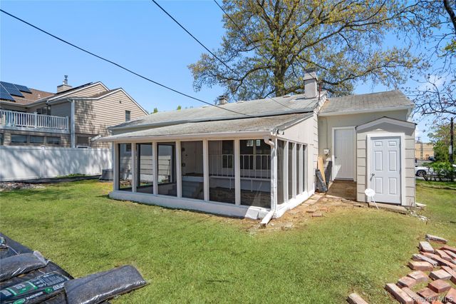 4 Hope Drive, Plainview, NY 11803