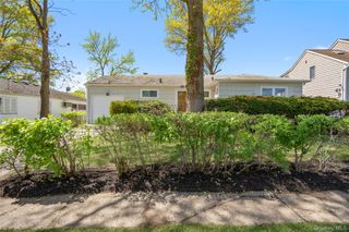 4 Hope Drive, Plainview, NY 11803