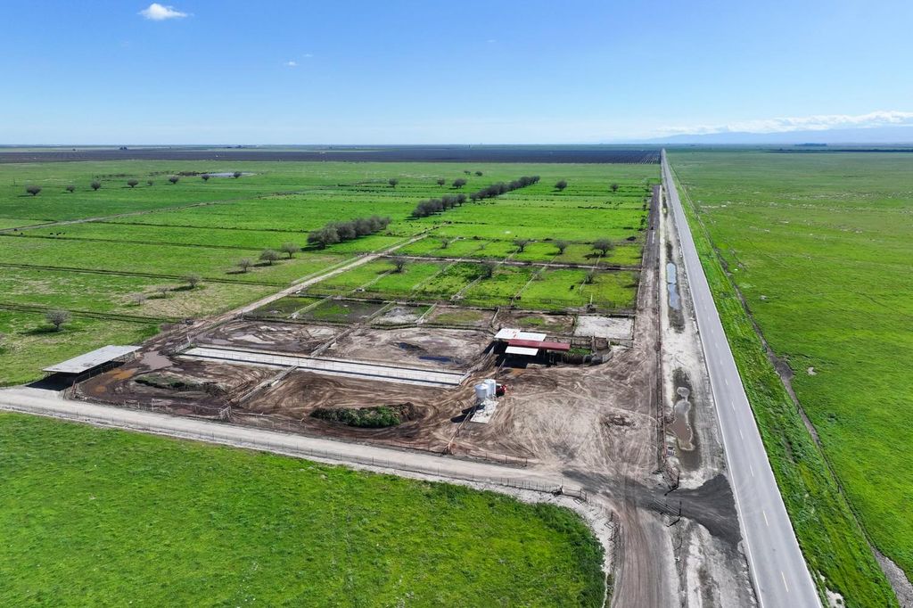 Image 11 of property listing at 11885 Road 9, Madera, CA 93637