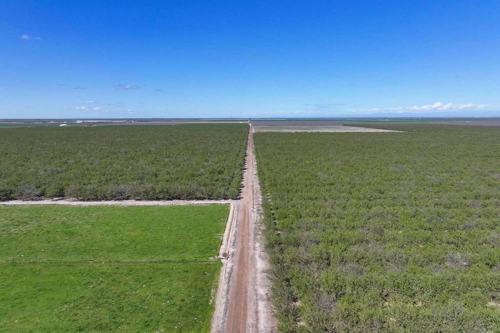 Image 14 of property listing at 11885 Road 9, Madera, CA 93637