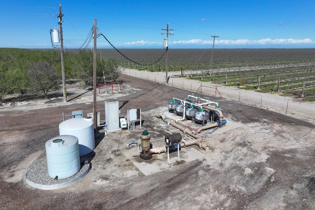 Image 15 of property listing at 11885 Road 9, Madera, CA 93637