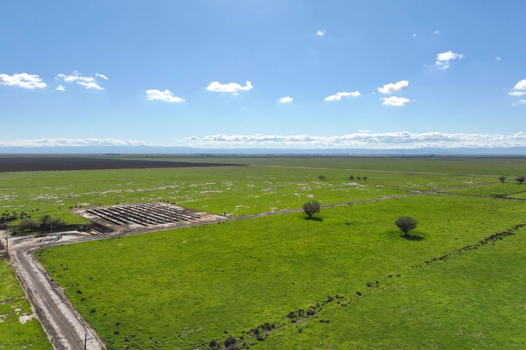 Image 16 of property listing at 11885 Road 9, Madera, CA 93637