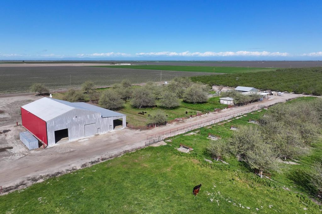 Image 17 of property listing at 11885 Road 9, Madera, CA 93637