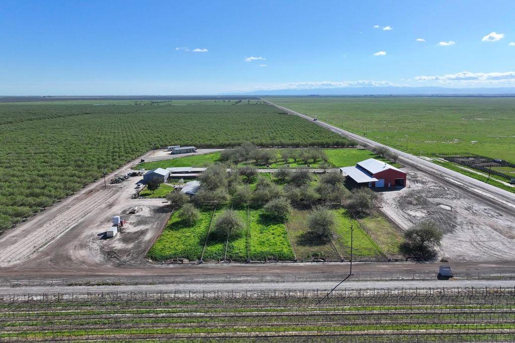 Image 18 of property listing at 11885 Road 9, Madera, CA 93637