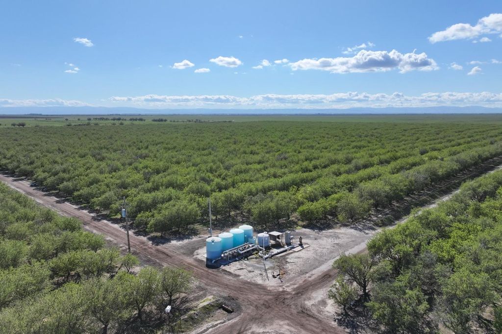 Image 4 of property listing at 11885 Road 9, Madera, CA 93637