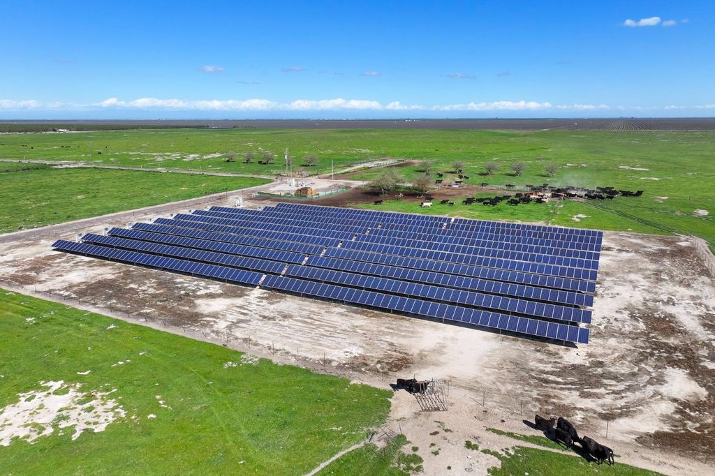 Image 8 of property listing at 11885 Road 9, Madera, CA 93637