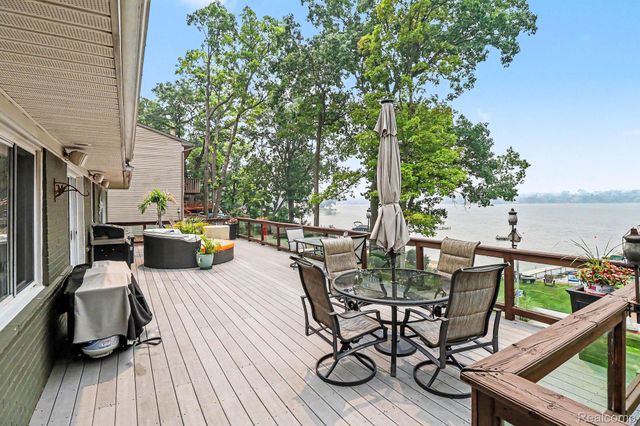 3233 Shawnee Lane, Waterford Charter Township, MI 48329