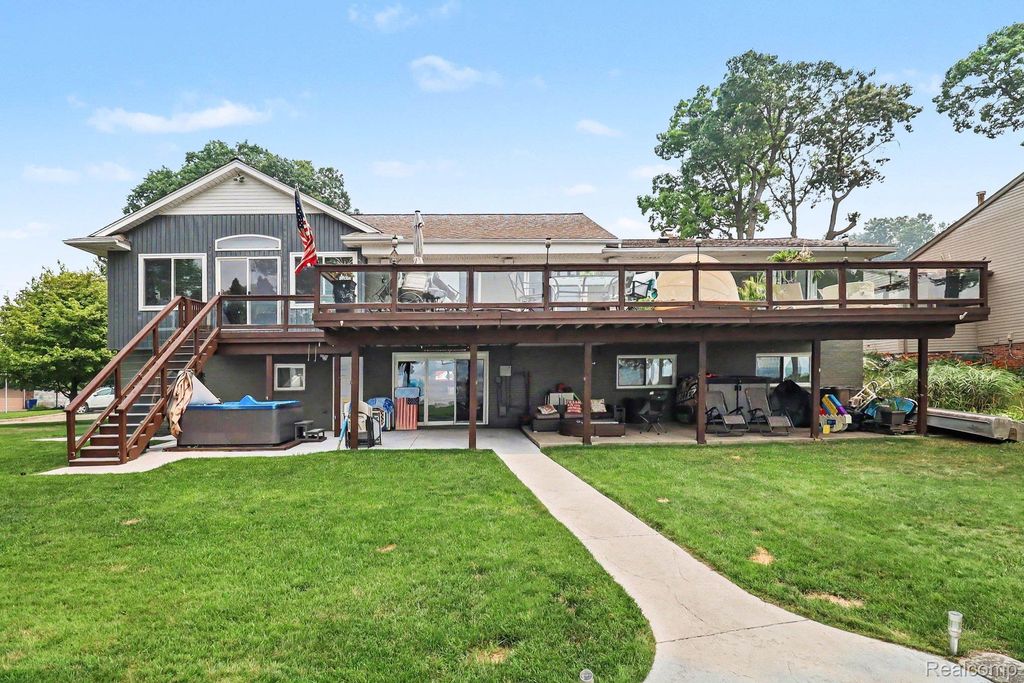 3233 Shawnee Lane, Waterford Charter Township, MI 48329